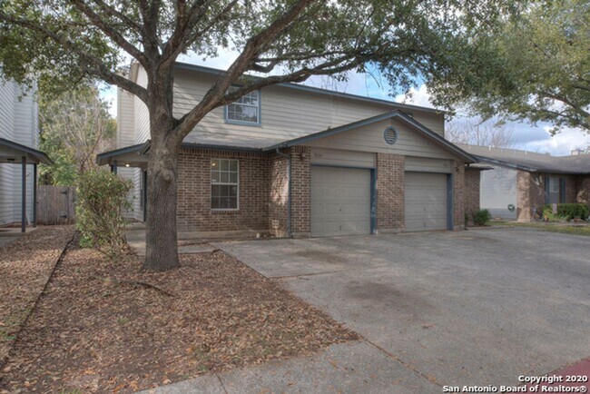 Building Photo - 3 Bedroom/2.5 Bath located in Villas at Northgate