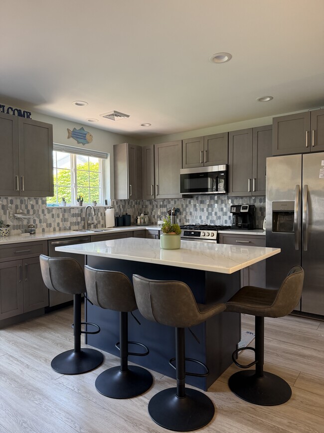 Island - 560 Silver Sands Rd