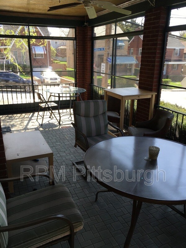 Foto del edificio - 1369 Woodbine St