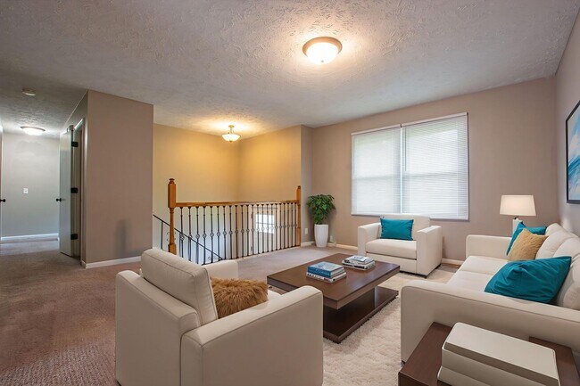 Building Photo - Split Entry 3 Bedroom / 1.5 Bath Home