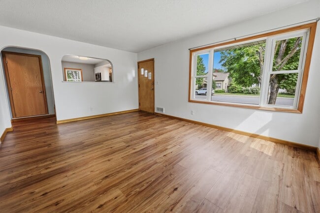 Building Photo - 3 Bedroom 1 Bath Home in St. Joseph!