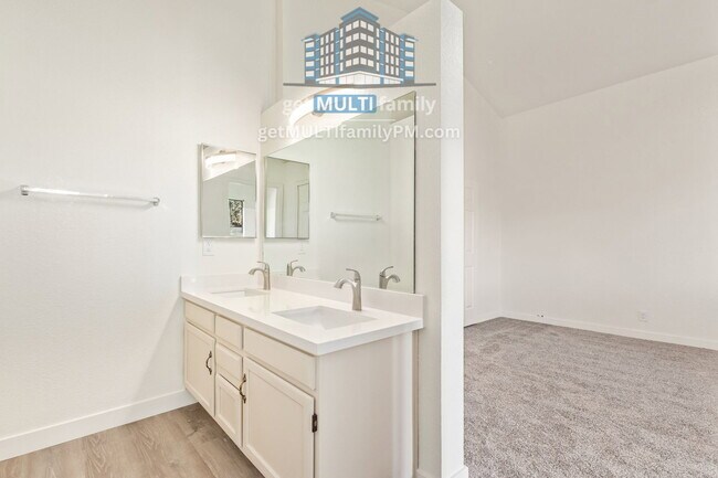 Building Photo - 234 N Heritage Dr