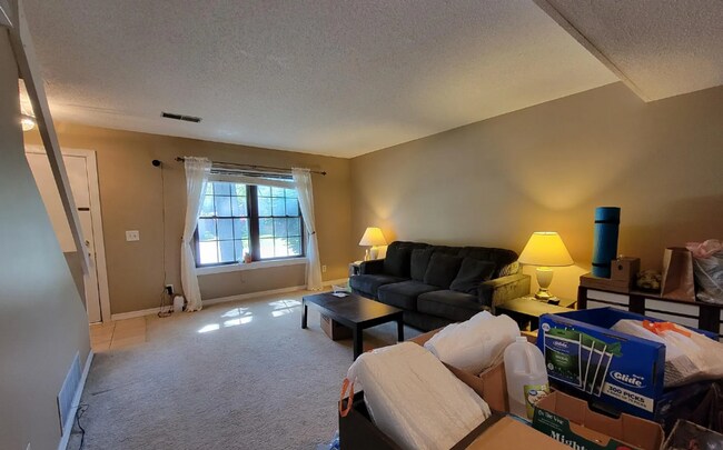 Foto del edificio - 1605 Lyndhurst Dr