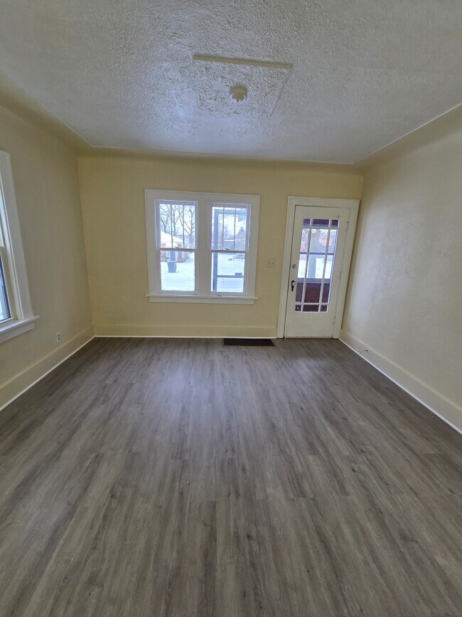 Building Photo - 1938 Clinton St