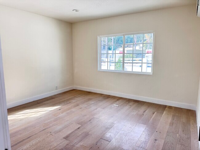 Foto del edificio - 11836 Laurelwood Dr