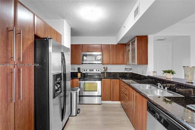 Foto del edificio - 3232 SW 22nd St
