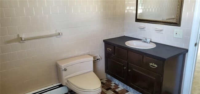 Foto del edificio - 1381 Mineral Spring Ave