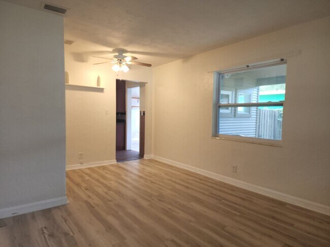 Foto del edificio - 3 Bedroom 1 Bath Home in Central Gulfport