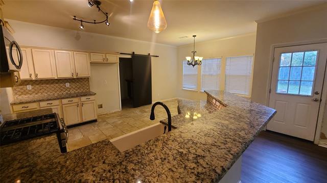 Foto del edificio - 1037 Hidden Lake Dr