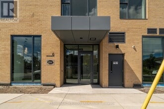 Building Photo - 6-416 Chartwell Rd