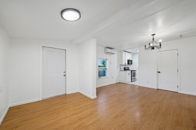 Building Photo - 1226 Easter Ave