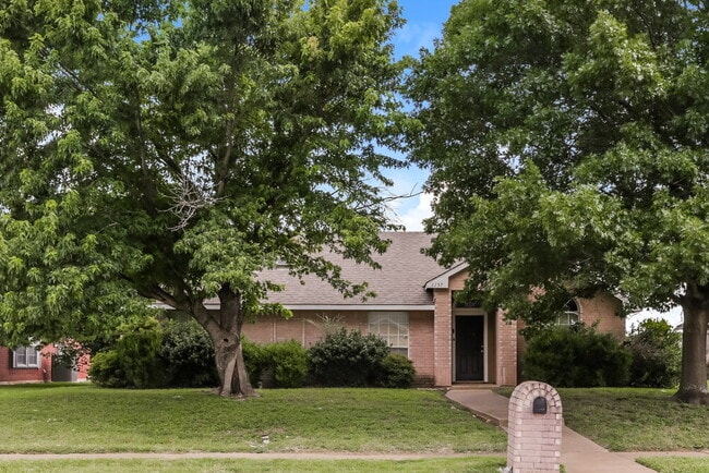 Building Photo - 1357 Meadow Creek Dr