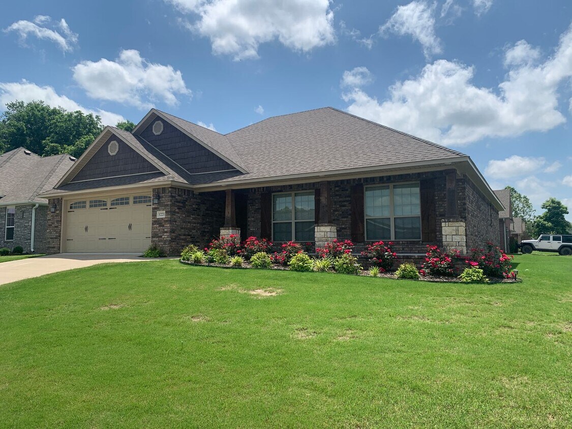 1221 Sundowner Ranch Ave, Prairie Grove, AR 72753 House Rental in