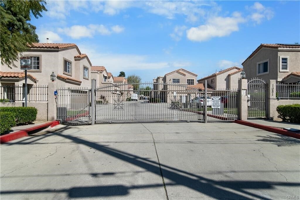 Foto principal - 1081 E Grand Ave