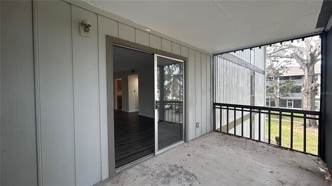 Foto del edificio - 6519 W Newberry Rd