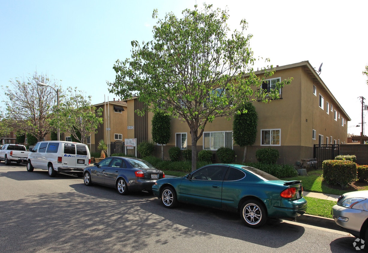 Primary Photo - La Costa and Mariposa Apartments