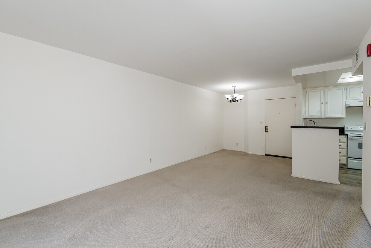 22100 Burbank Blvd Unit 268G, Woodland Hills, CA 91367 Condo for Rent