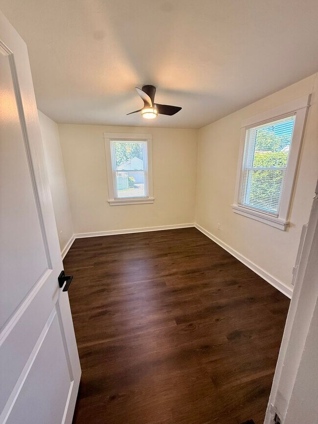 Building Photo - Gorgeous Updated 3BR Home | Granite Countertops | Detached Garage | Huge Backyard