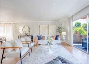 Building Photo - 818 S Lucerne Blvd