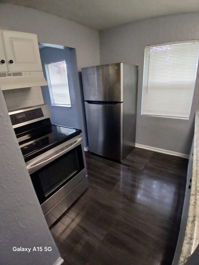 Foto del edificio - 1645 NE 149th St