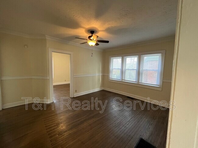 Foto del edificio - 3504 E Fall Creek Pkwy N Dr