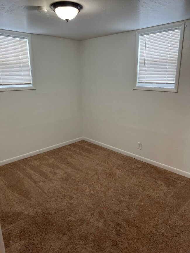 Building Photo - 2 bedroom apartment