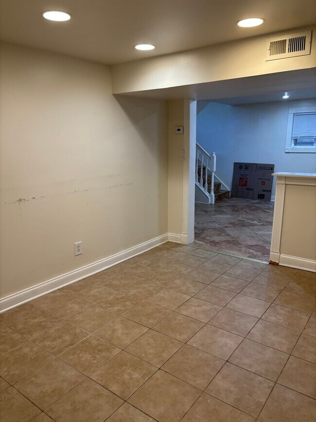 Building Photo - 2824 N Kolmar Ave