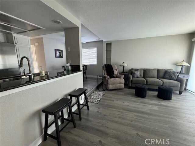 Foto del edificio - 184 Cypress Ave