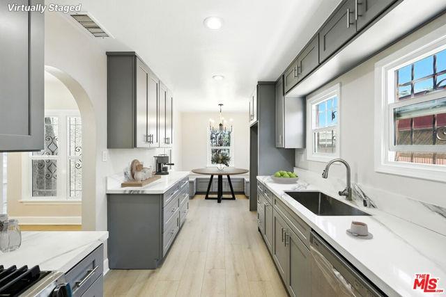 Foto del edificio - 8853 S Halldale Ave