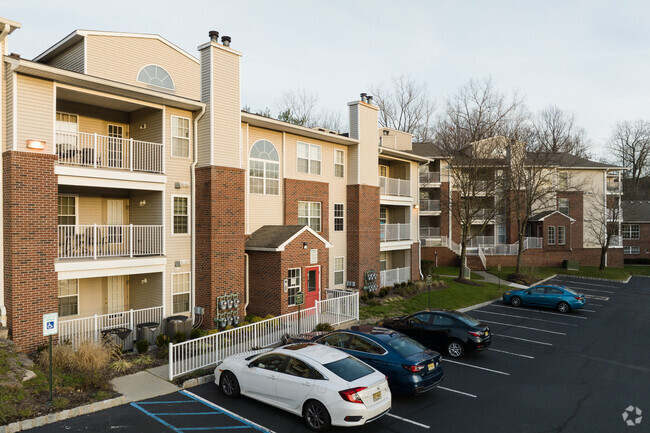 Building Photo - Crescent Court