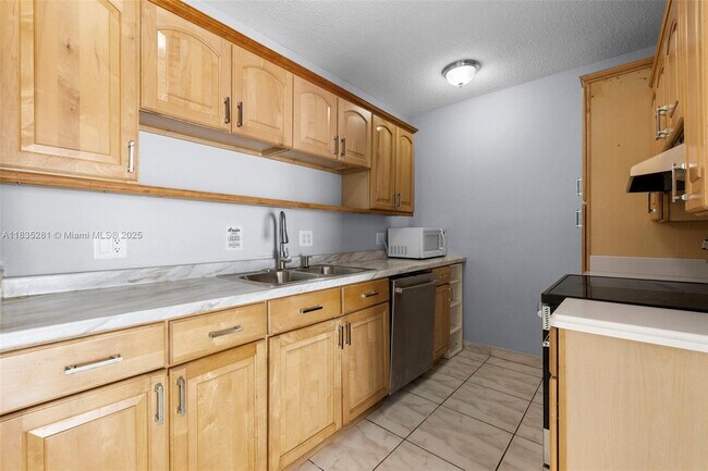 Foto del edificio - 2028 SW 103rd Ct