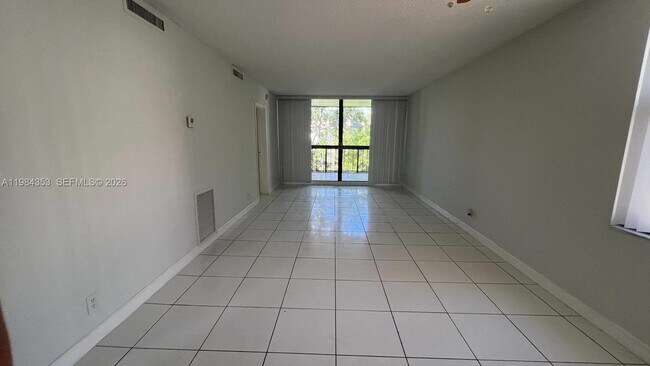 Foto del edificio - 8429 Forest Hills Dr