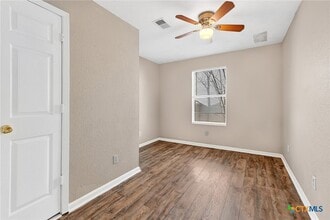 Building Photo - 905 Parmer Ave