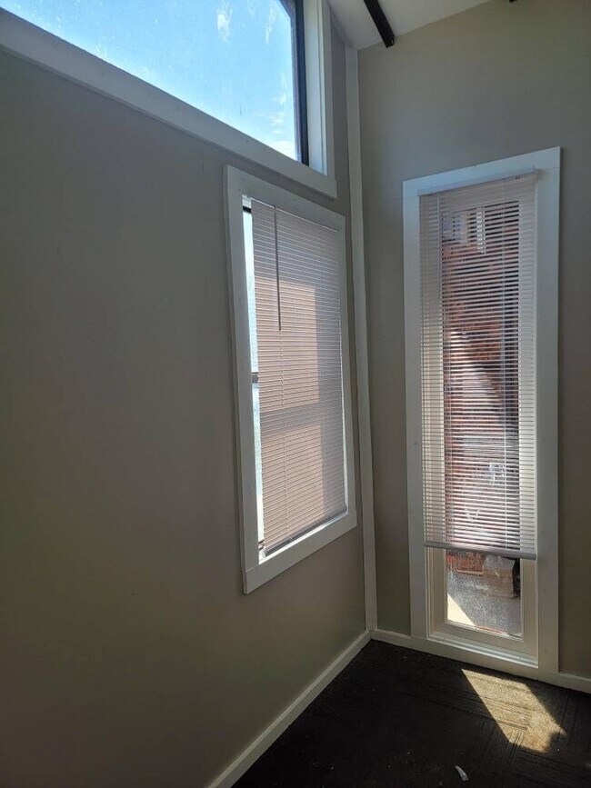 Foto del edificio - 136 N Greenleaf Dr