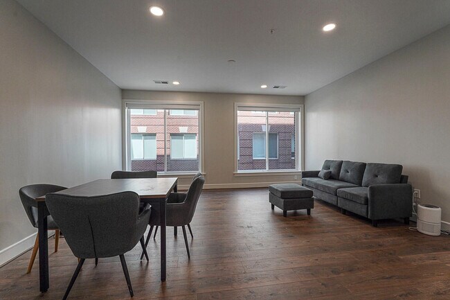 Foto del edificio - 635 Slaters Ln