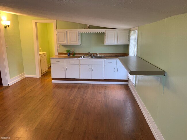 Building Photo - 2 br, 1 bath Duplex - 334 1/2 Orange St