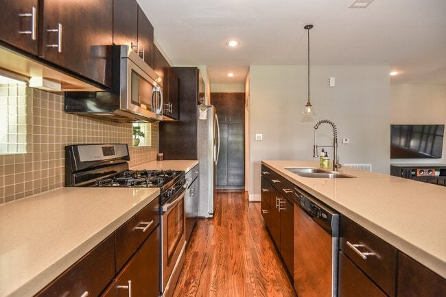 Building Photo - 4418 Koehler St