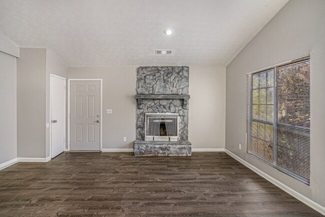 Building Photo - 5472 Glen Haven Dr
