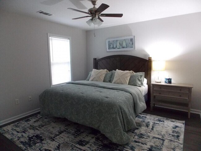 Foto del edificio - Fall 2020-2016 Talons Lake Drive