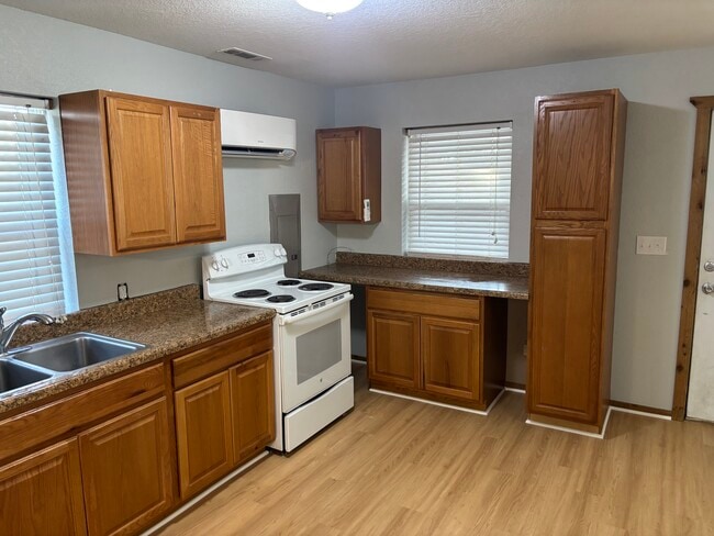 Building Photo - 194 N Centennial Ave