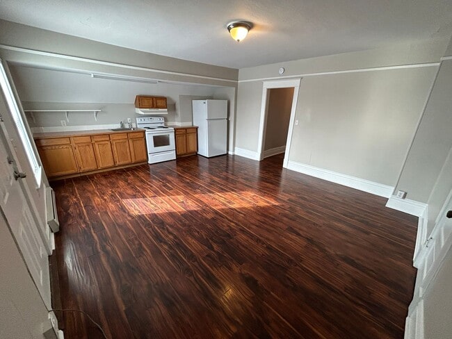 Building Photo - 922 E Ermina Ave