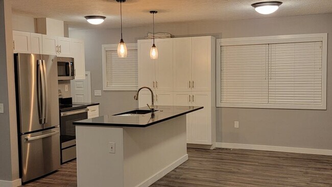 Kitchen - 1414 Keller Ave