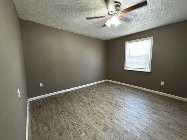 Building Photo - 210 Avenue L