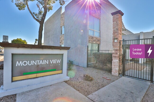 Building Photo - 425 E Brown Rd
