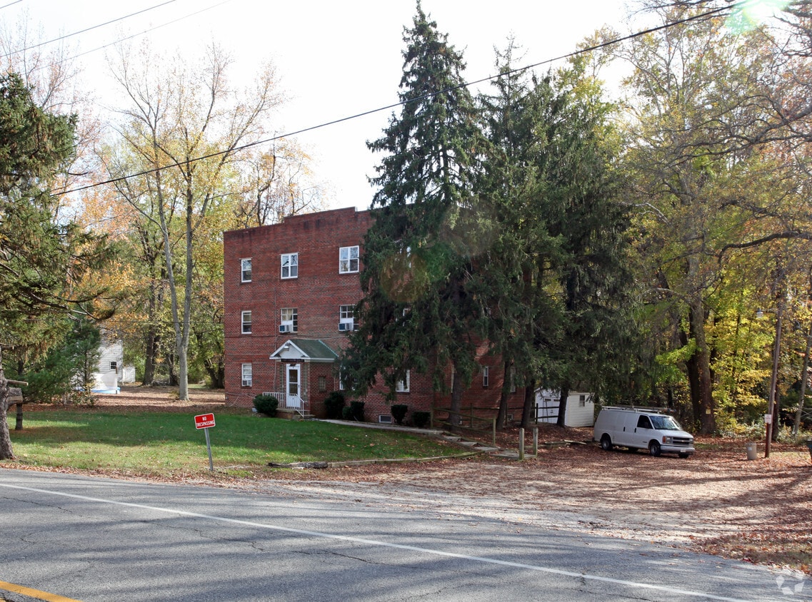 101 E Hawthorne Dr, La Plata, MD 20646 Apartments in La Plata, MD