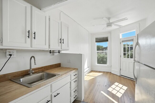 Foto del edificio - Charming 1-Bedroom Apartment in Denver’s W...
