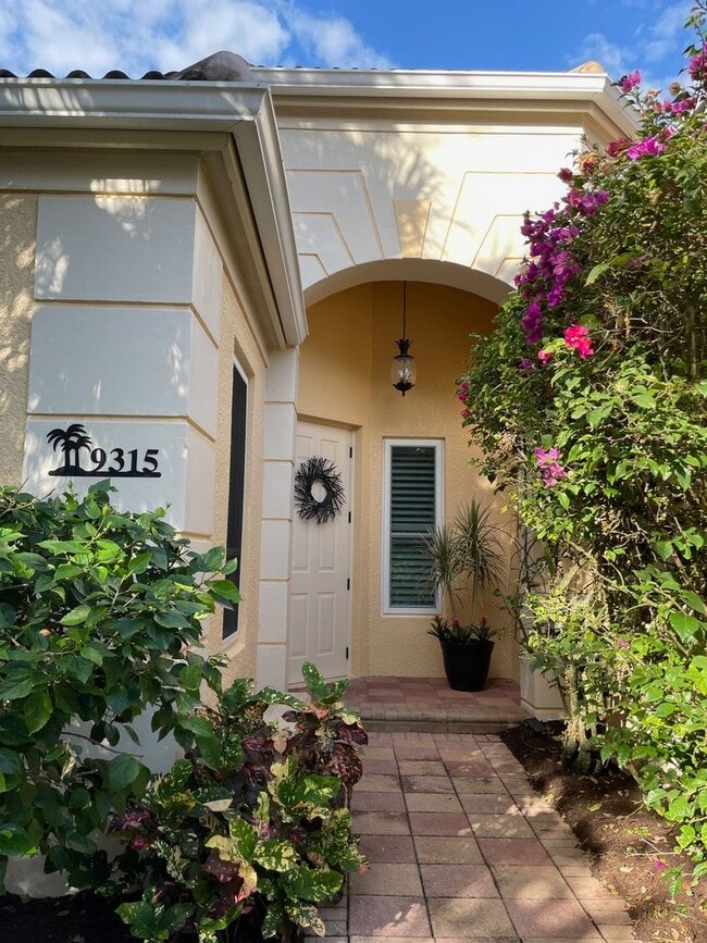 Building Photo - Mediterranean Style Vacation House Minutes from Beaches!