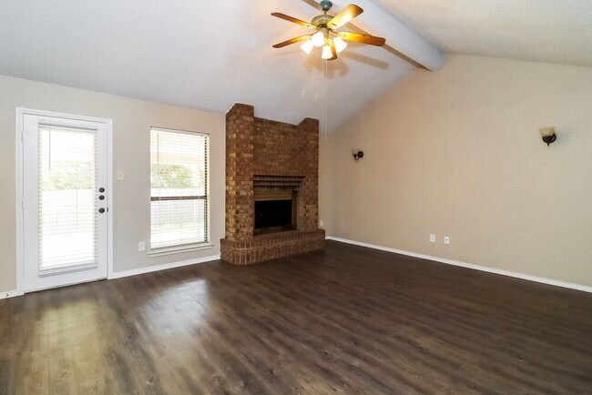 Foto del edificio - 721 Owens Dr
