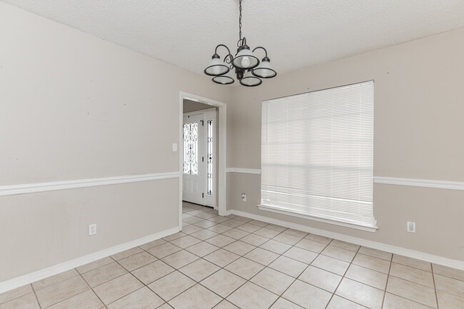 Building Photo - 101 Vega Cir