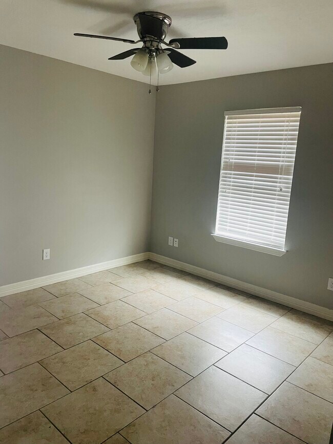 Building Photo - 129 Gage Ave